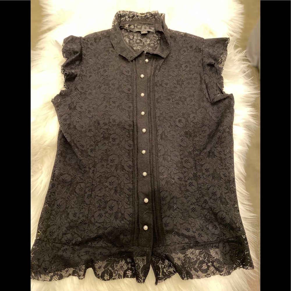 Lace top w/ pearl buttons Banana Republic
